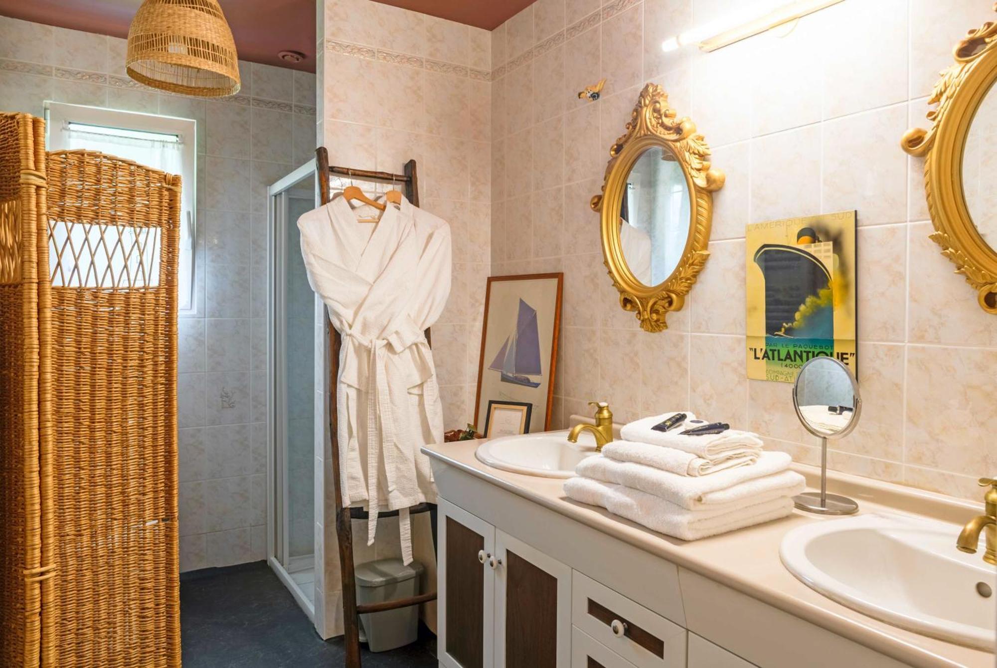 Les Pierres Bleues Bed & Breakfast Saint-Coulitz Luaran gambar